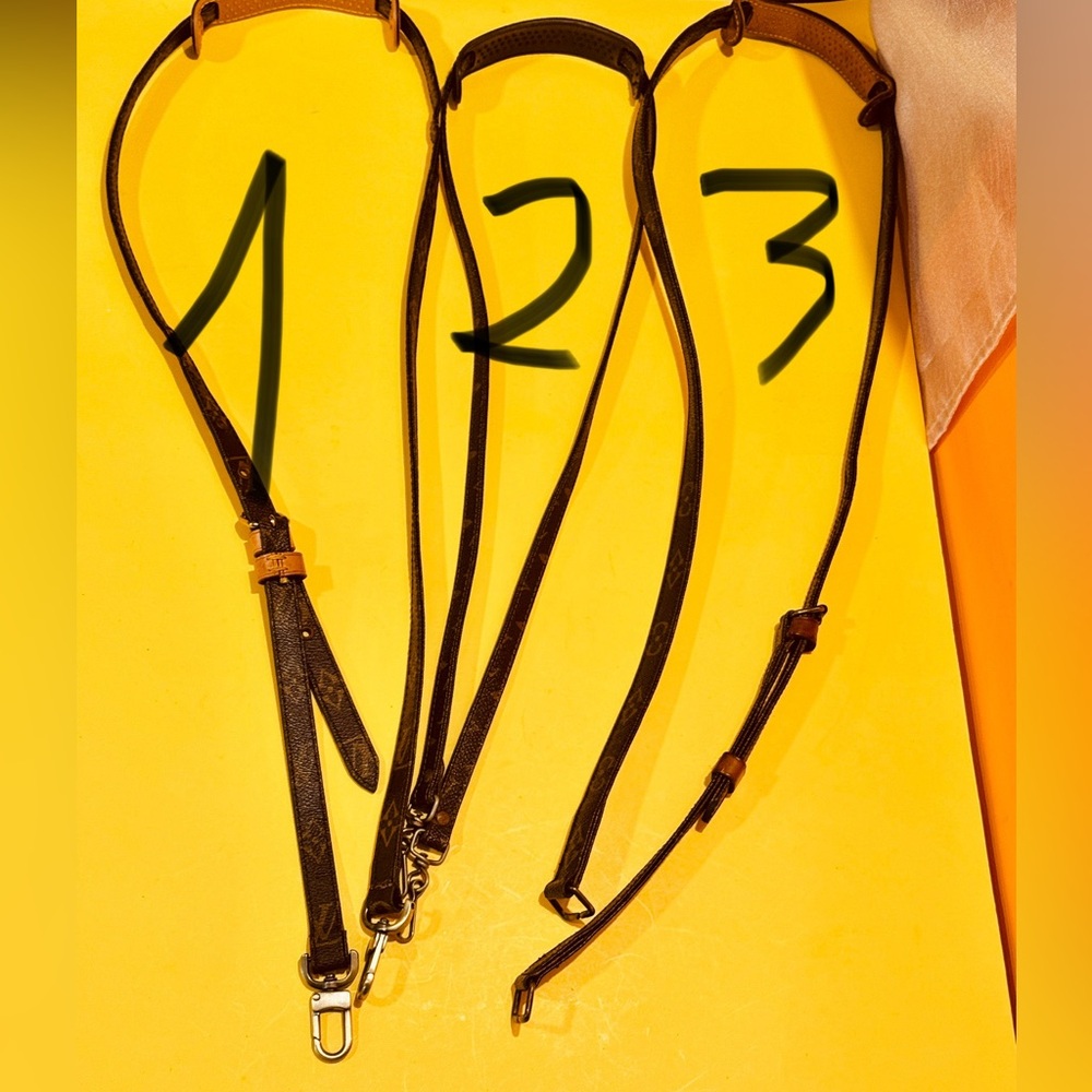 Louis Vuitton Strap Unversal Ajustabile size.
The price Is For 1 strap only!!